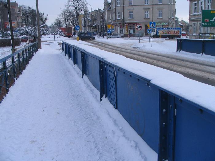 most nad torami, ul.Warszawska_1.JPG