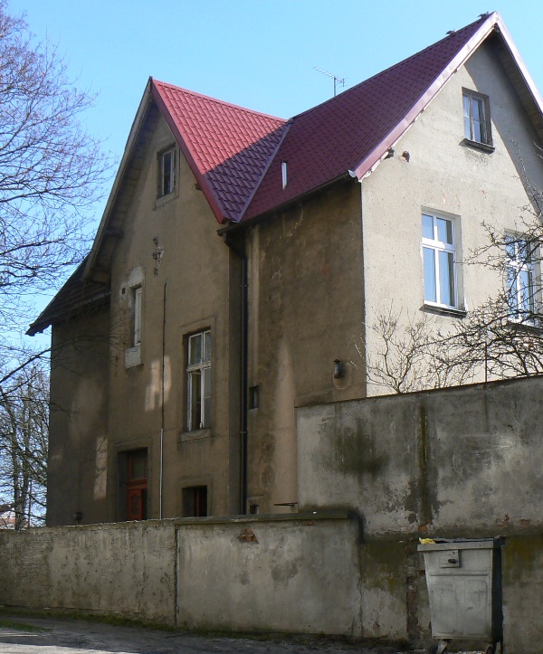 Zagadka 5 - budynek z murkiem.JPG